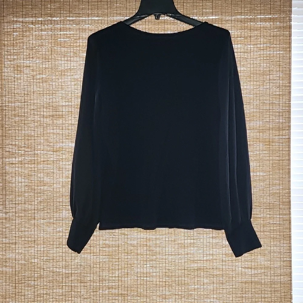 White House and Black Market V Neck Sweater - Picture 3 of 4